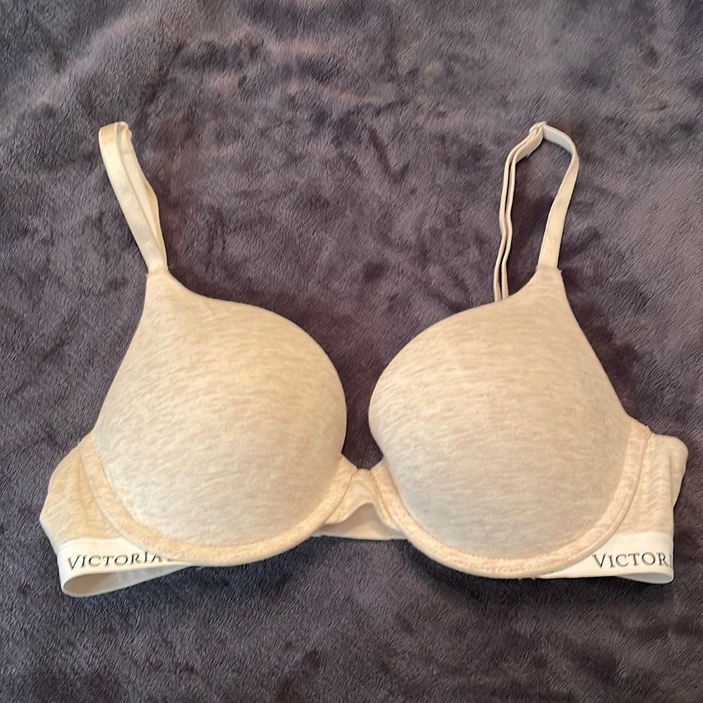Victoria secret bra tshirt material 32C worn on time
